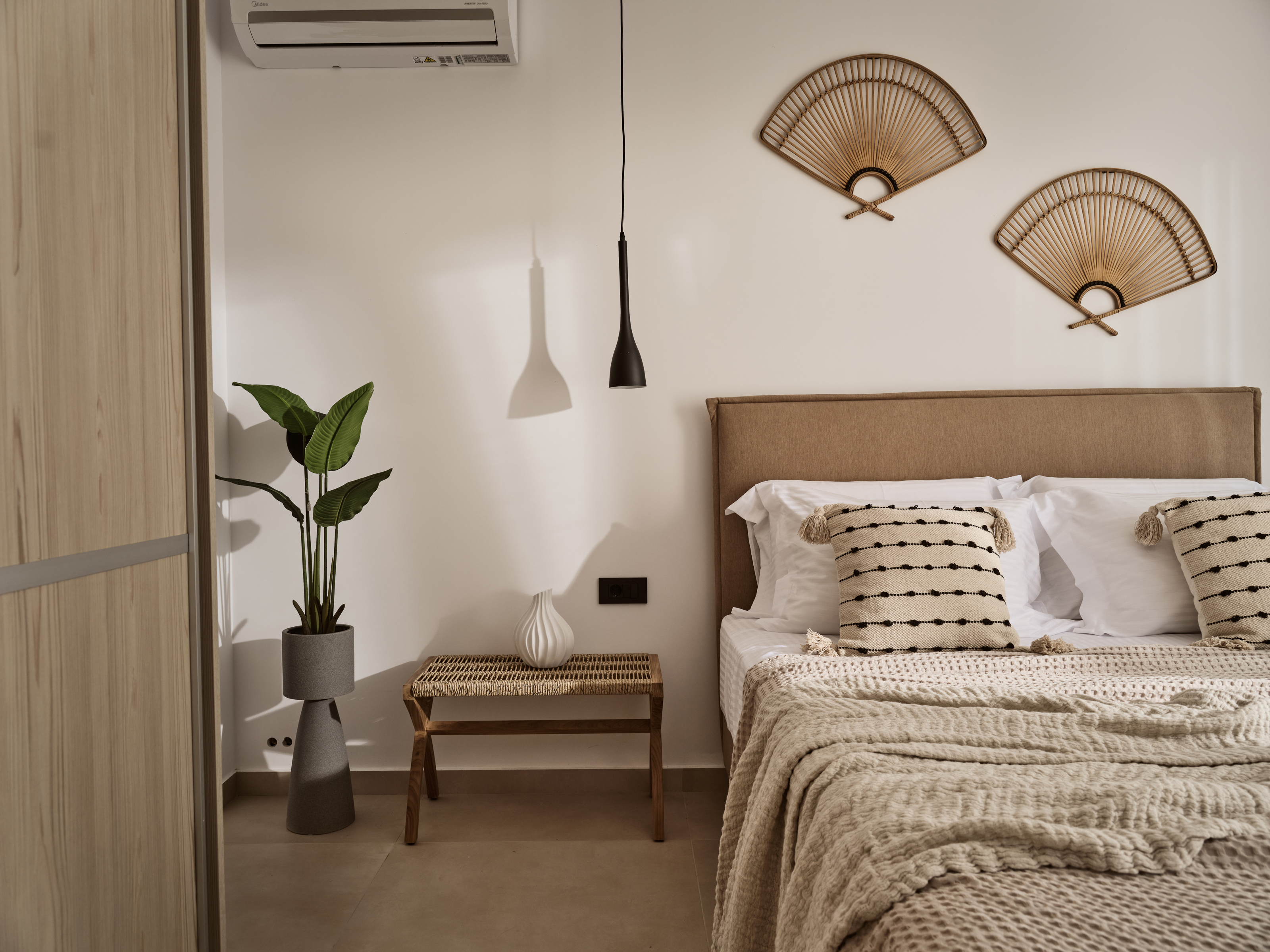 Relax in the double bedroom.